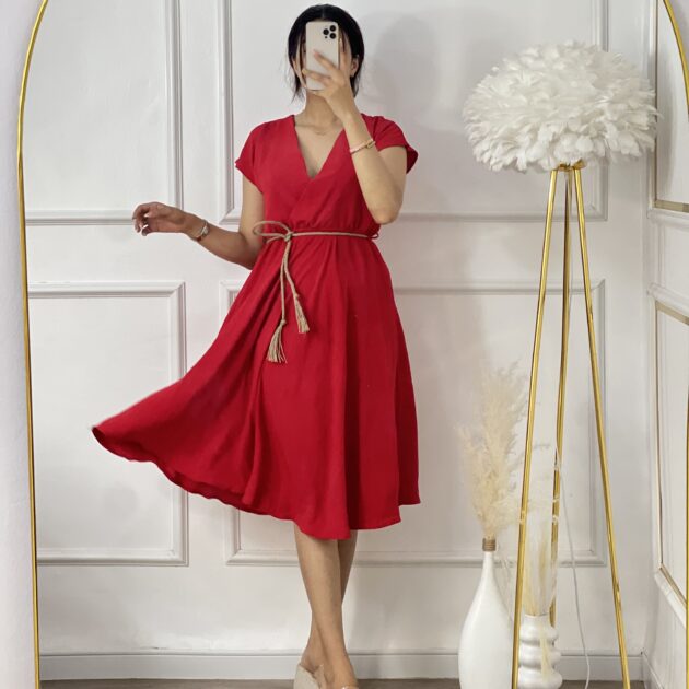 Robe cache-cœur mi-longue en tissu froissé