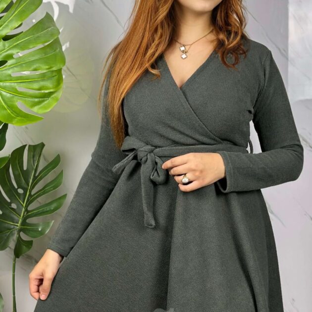 Robe Pull Côtelée à Col V avec Ceinture